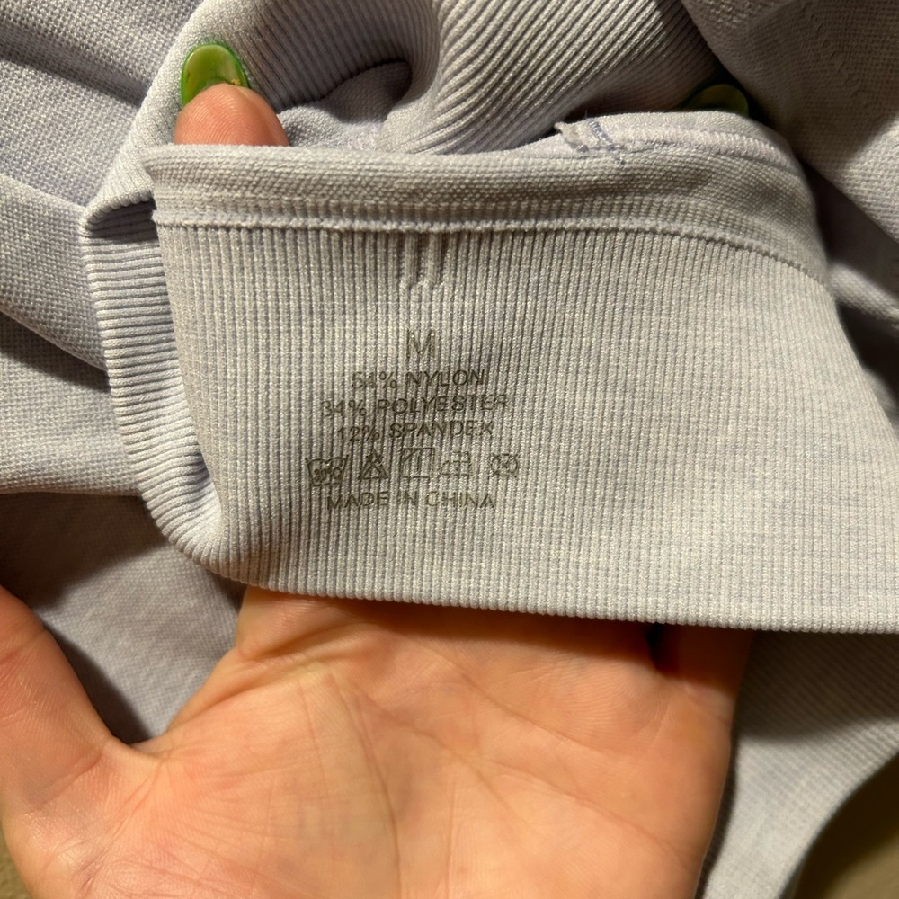Cropped‎ Workout Top - Picture 4 of 4